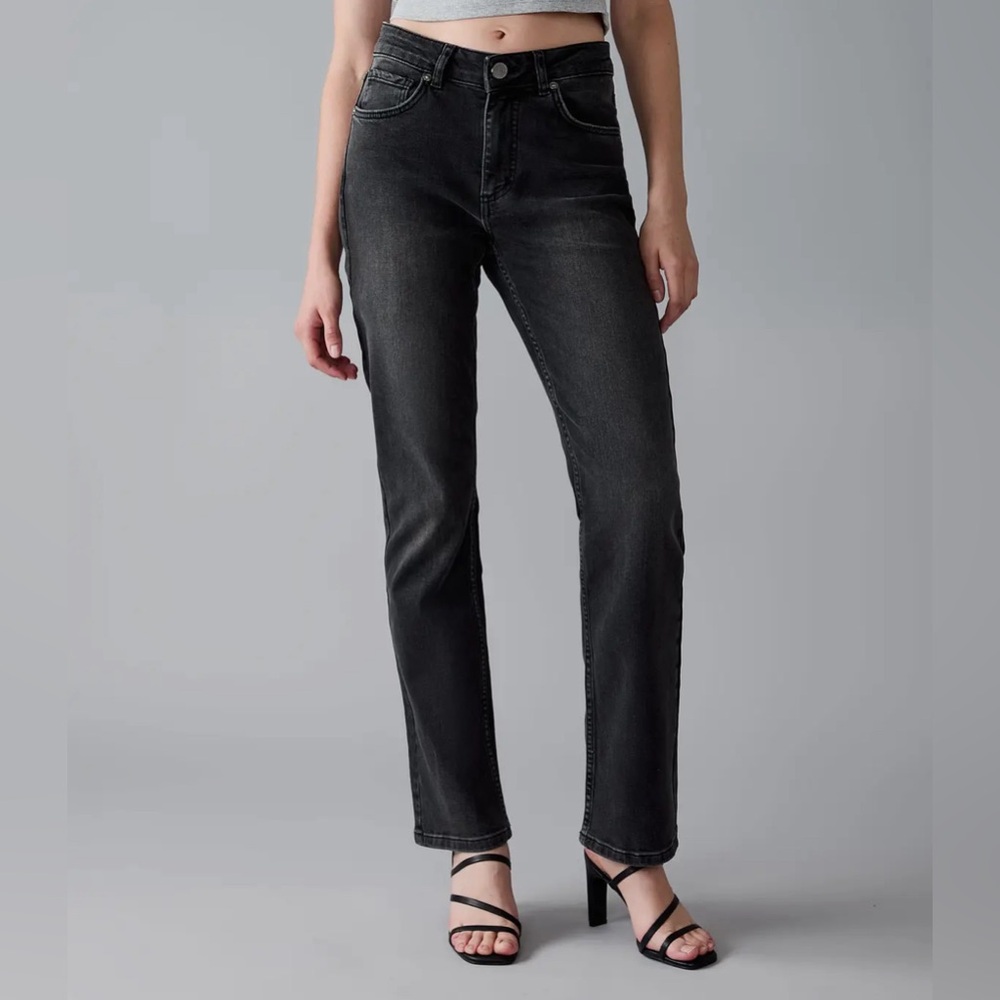 Lola Jeans- Black wash high rise straight leg